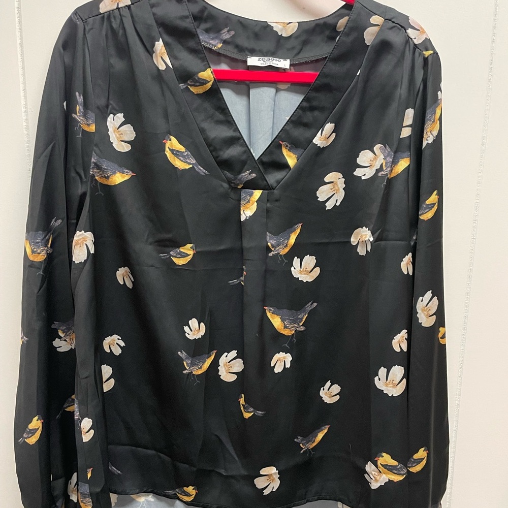 Size large, women’s black and gold blouse